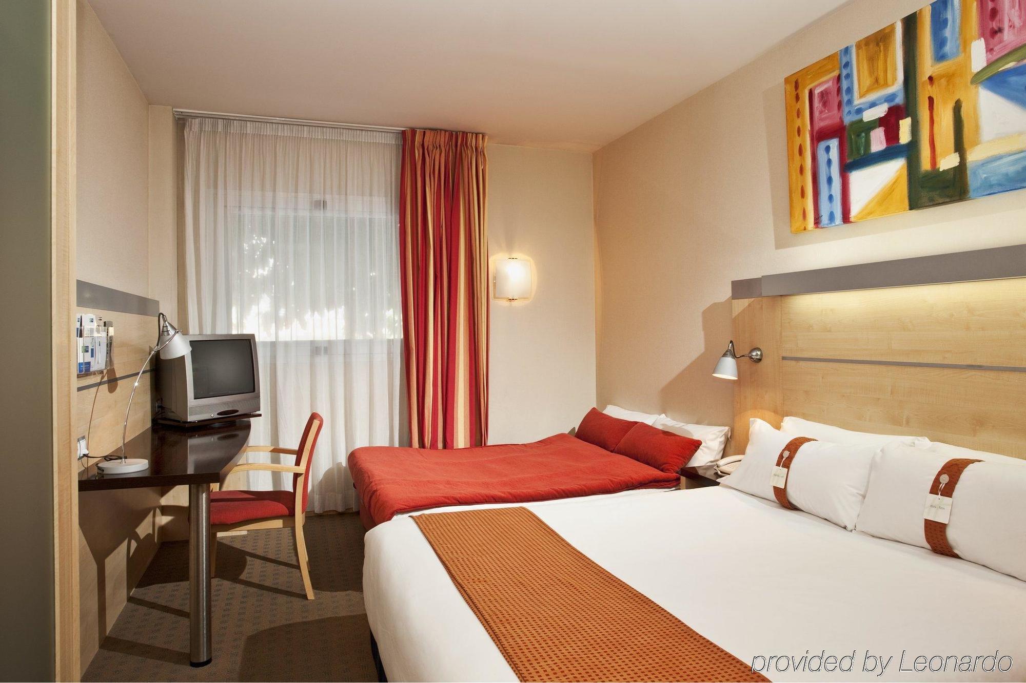 Hotel Holiday Inn Express Madrid-Rivas By Ihg Bilik gambar