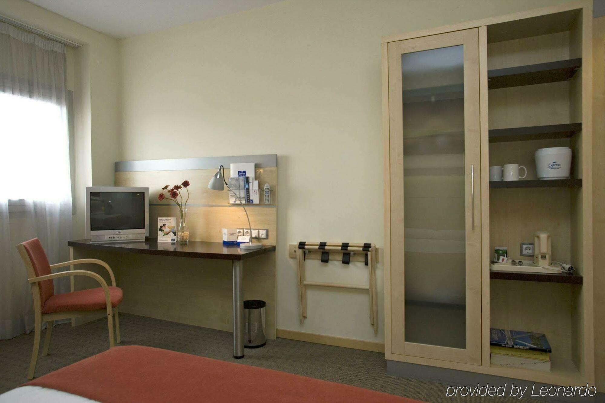 Hotel Holiday Inn Express Madrid-Rivas By Ihg Bilik gambar